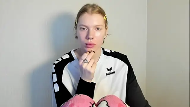 StellaDavis online show from 11/06/25, 10:08