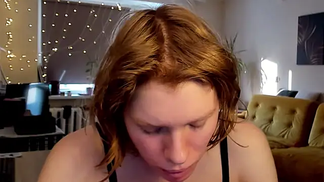 Snapshot of StellaDavis chatting on 02/25/25, 12:38 StellaDavis online show from 02/25/25, 12:38