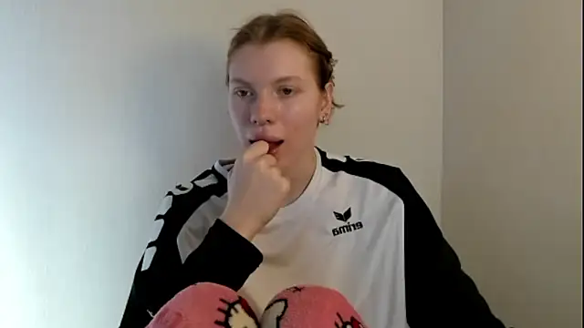 StellaDavis online show from 11/03/25, 09:46