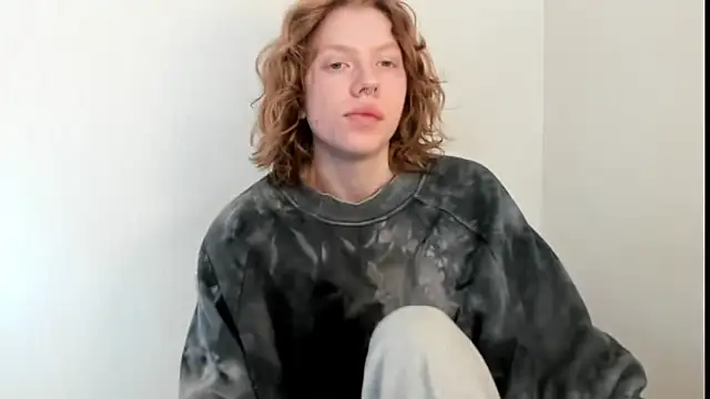 Snapshot of StellaDavis chatting on 10/02/25, 09:12 StellaDavis online show from 10/02/25, 09:12