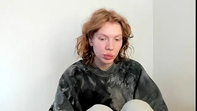 Snapshot of StellaDavis chatting on 10/03/25, 10:39 StellaDavis online show from 10/03/25, 10:39