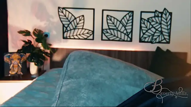 MissBeverlyMills online show from 02/21/25, 11:01