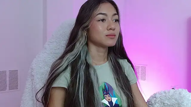 Snapshot of hantonella_ chatting on 11/07/25, 02:21 hantonella online show from 11/07/25, 02:21