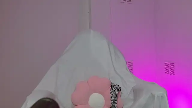 hantonella  online show from 10/31/25, 01:08