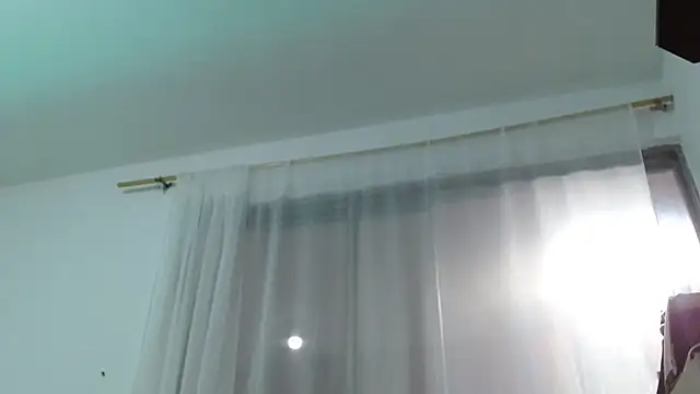 Snapshot of hantonella_ chatting on 06/15/26, 02:06 hantonella online show from 06/15/26, 02:06