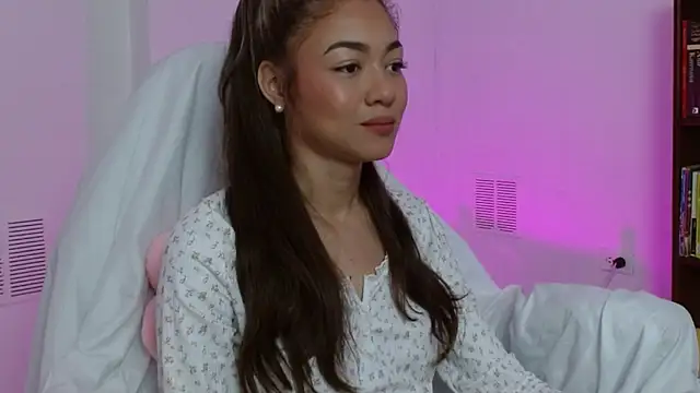 Snapshot of hantonella_ chatting on 11/20/25, 01:12 hantonella online show from 11/20/25, 01:12