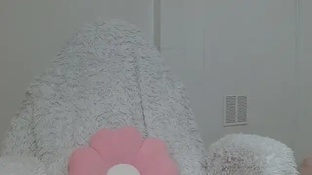 Snapshot of hantonella_ chatting on 11/11/25, 11:49 hantonella online show from 11/11/25, 11:49