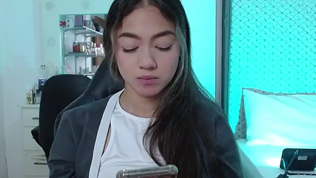 Snapshot of hantonella_ chatting on 07/18/26, 02:47 hantonella online show from 07/18/26, 02:47