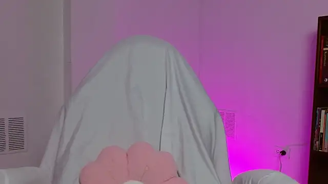 hantonella  online show from 10/30/25, 09:01