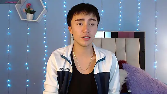 Snapshot of santi-fabulous chatting on 12/03/24, 09:17 santi-fabulous online show from 12/03/24, 09:17