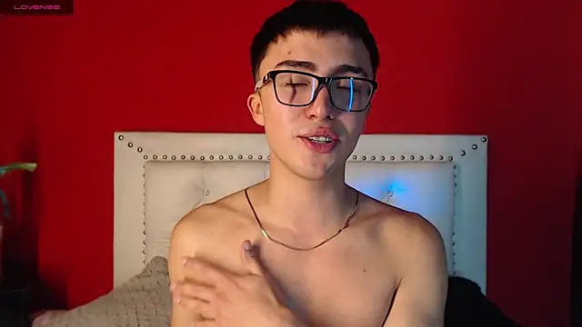 Snapshot of santi-fabulous chatting on 12/30/24, 04:42 santi-fabulous online show from 12/30/24, 04:42