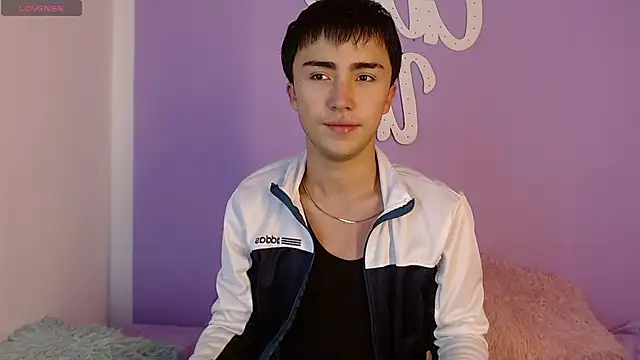 Snapshot of santi-fabulous chatting on 12/04/24, 03:53 santi-fabulous online show from 12/04/24, 03:53