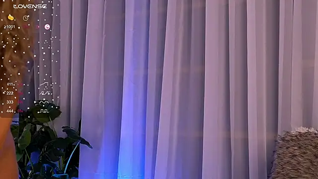 Snapshot of CynthiaWest chatting on 09/30/25, 03:12 CynthiaWest online show from 09/30/25, 03:12
