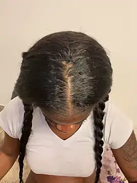 Snapshot of Tamara_Lubezkii chatting on 03/04/25, 11:43 Tamara Lubezkii online show from 03/04/25, 11:43