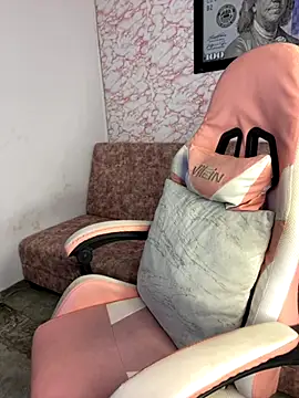 Snapshot of Tamara_Lubezkii chatting on 09/17/25, 05:48 Tamara Lubezkii online show from 09/17/25, 05:48