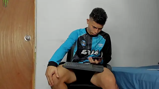 andrew rose  online show from 03/09/26, 06:44