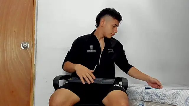 andrew rose  online show from 04/14/26, 06:24