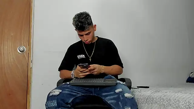 andrew rose  online show from 02/11/26, 04:23