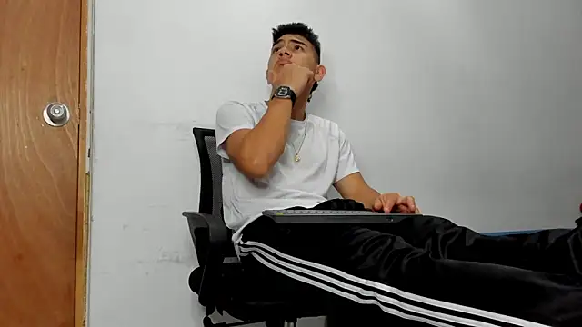 andrew rose  online show from 04/08/26, 10:55