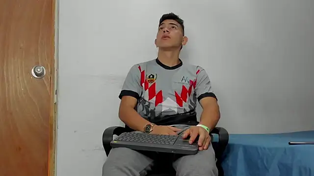 andrew rose  online show from 04/06/26, 07:26