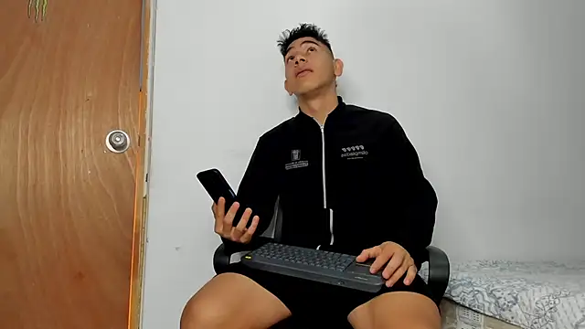 andrew rose  online show from 11/17/25, 03:16