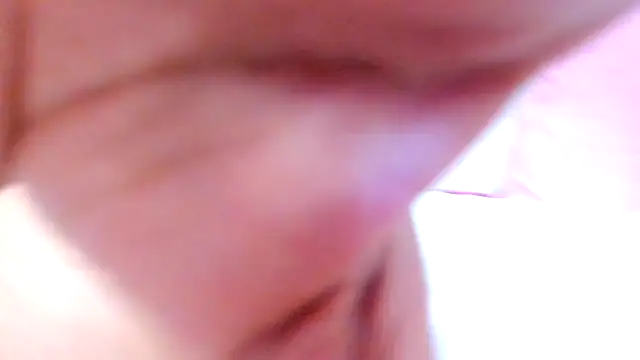 Snapshot of Elianissquirt chatting on 10/31/25, 12:35 Elianissquirt online show from 10/31/25, 12:35