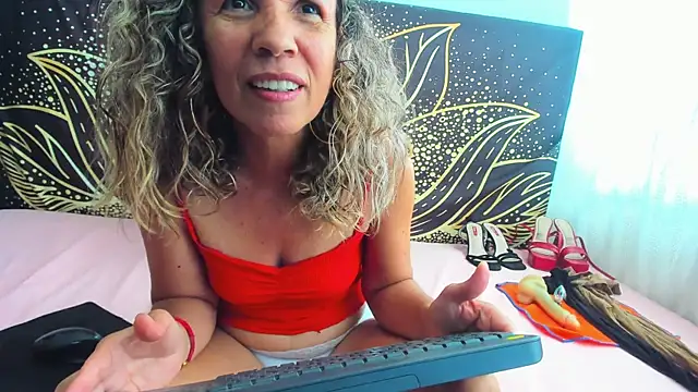 Snapshot of mrs_angelica chatting on 06/18/26, 03:28 mrs angelica online show from 06/18/26, 03:28