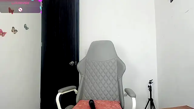 Snapshot of Nala_j8 chatting on 11/19/25, 11:10 Nala j8 online show from 11/19/25, 11:10