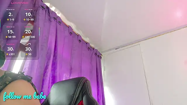 Snapshot of Lina23_ chatting on 10/27/25, 03:02 Lina23 online show from 10/27/25, 03:02