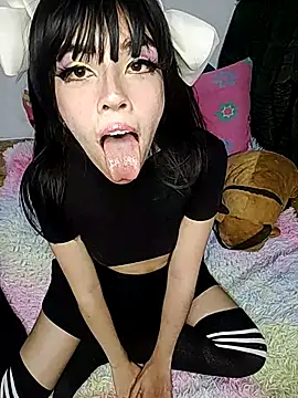 Your-horny-petite online show from 12/21/25, 06:37