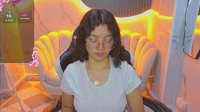 victoria castillo b online show from 11/07/25, 08:24