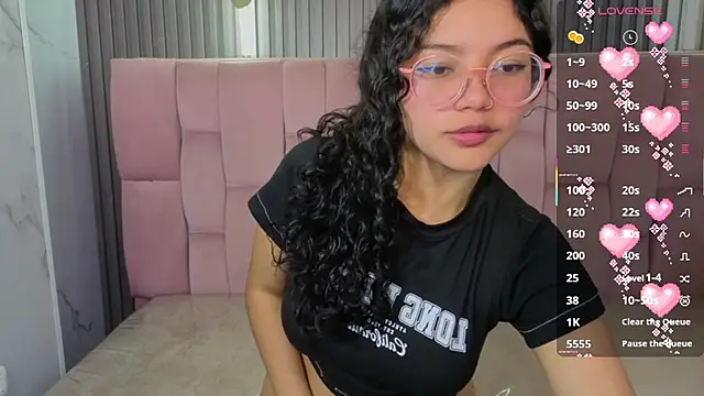 victoria castillo b online show from 12/17/25, 03:11