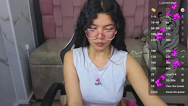 Snapshot of victoria_castillo_b chatting on 01/11/26, 03:19 victoria castillo b online show from 01/11/26, 03:19