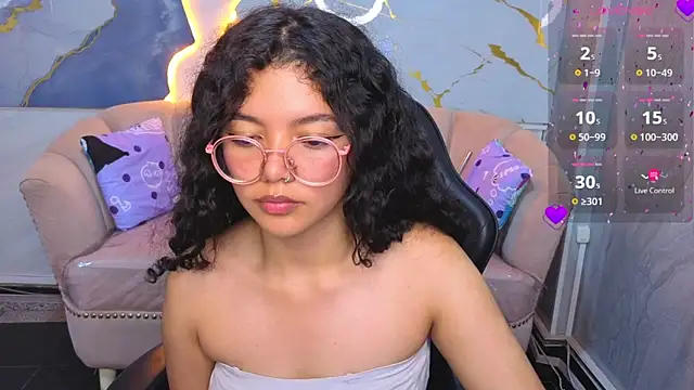 victoria castillo b online show from 04/12/26, 07:55