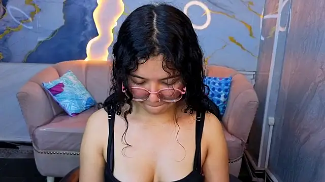 victoria castillo b online show from 04/16/26, 07:47