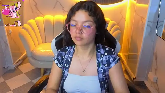 Snapshot of victoria_castillo_b chatting on 03/02/26, 07:54 victoria castillo b online show from 03/02/26, 07:54