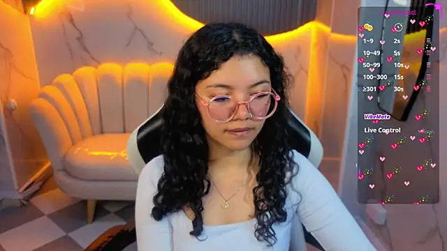 Snapshot of victoria_castillo_b chatting on 02/25/26, 07:47 victoria castillo b online show from 02/25/26, 07:47