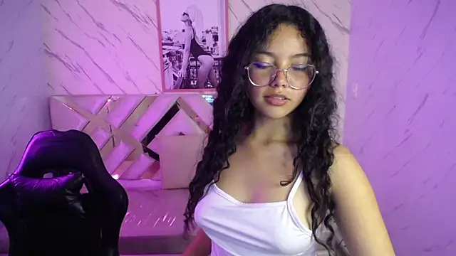 Snapshot of victoria_castillo_b chatting on 03/20/25, 03:02 victoria castillo b online show from 03/20/25, 03:02