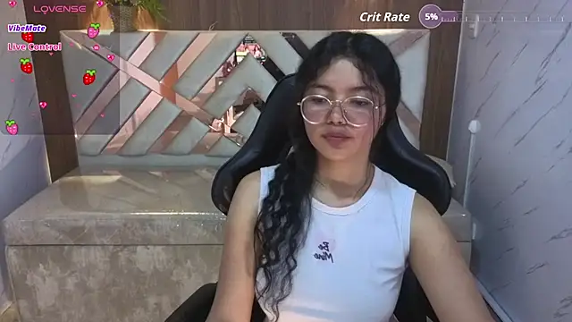 Snapshot of victoria_castillo_b chatting on 10/05/25, 03:14 victoria castillo b online show from 10/05/25, 03:14