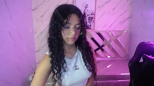 Snapshot of victoria_castillo_b chatting on 03/13/25, 03:33 victoria castillo b online show from 03/13/25, 03:33
