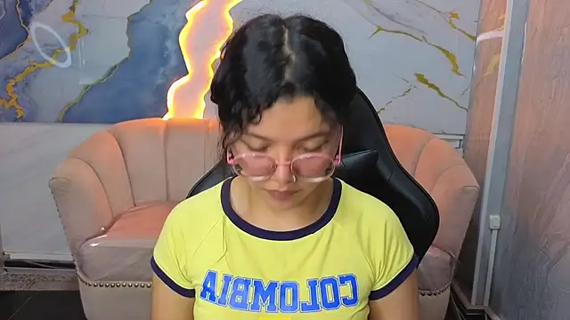 victoria castillo b online show from 04/14/26, 07:41