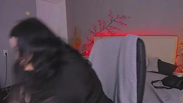 MonaSteele online show from 10/31/25, 04:47