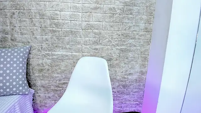 bonnie-love online show from 12/17/25, 08:03