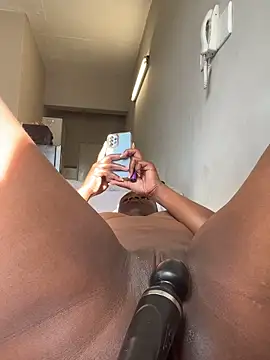 Snapshot of Kinkyy_ chatting on 10/23/25, 01:54 Kinkyy  online show from 10/23/25, 01:54