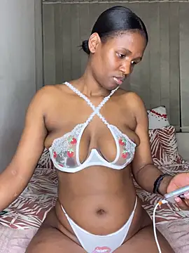 Snapshot of Kinkyy_ chatting on 09/19/25, 05:28 Kinkyy  online show from 09/19/25, 05:28