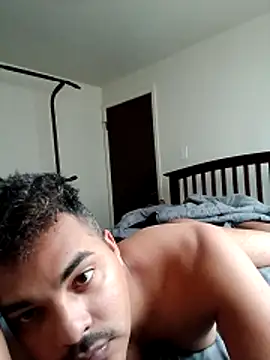 Snapshot of tonka56 chatting on 12/05/25, 02:48 tonka56 online show from 12/05/25, 02:48