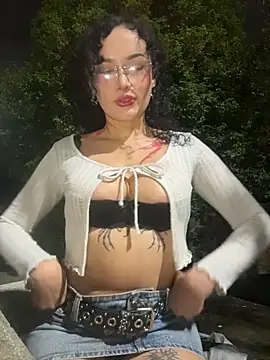 Electra doll  online show from 11/25/25, 12:33