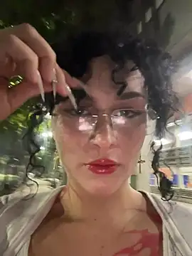 Electra doll  online show from 11/27/25, 11:49