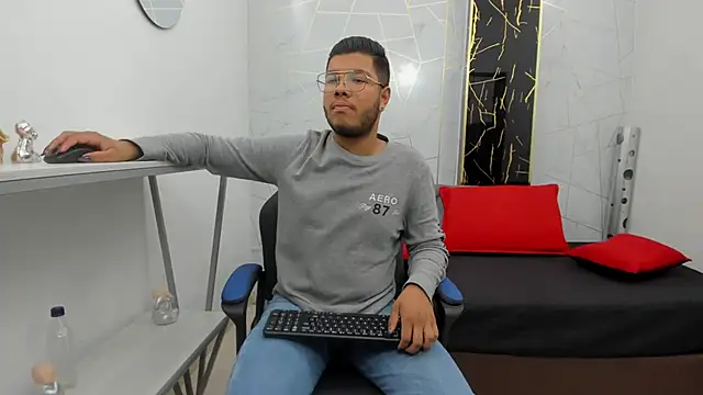 Snapshot of ian_tomson chatting on 11/07/25, 08:08 ian tomson online show from 11/07/25, 08:08