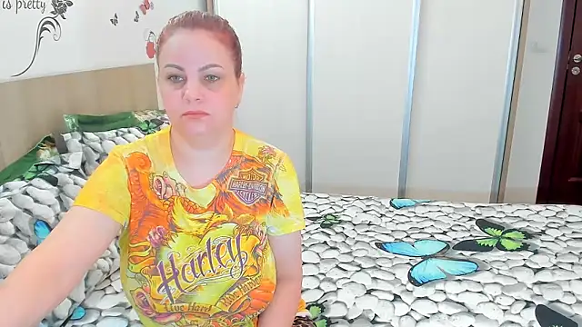 Snapshot of Adelamilfsex chatting on 04/19/26, 01:01 Adelamilfsex online show from 04/19/26, 01:01